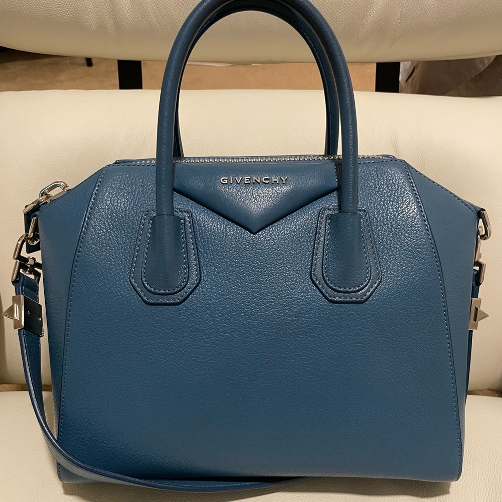 Givenchy Antigona (Small)